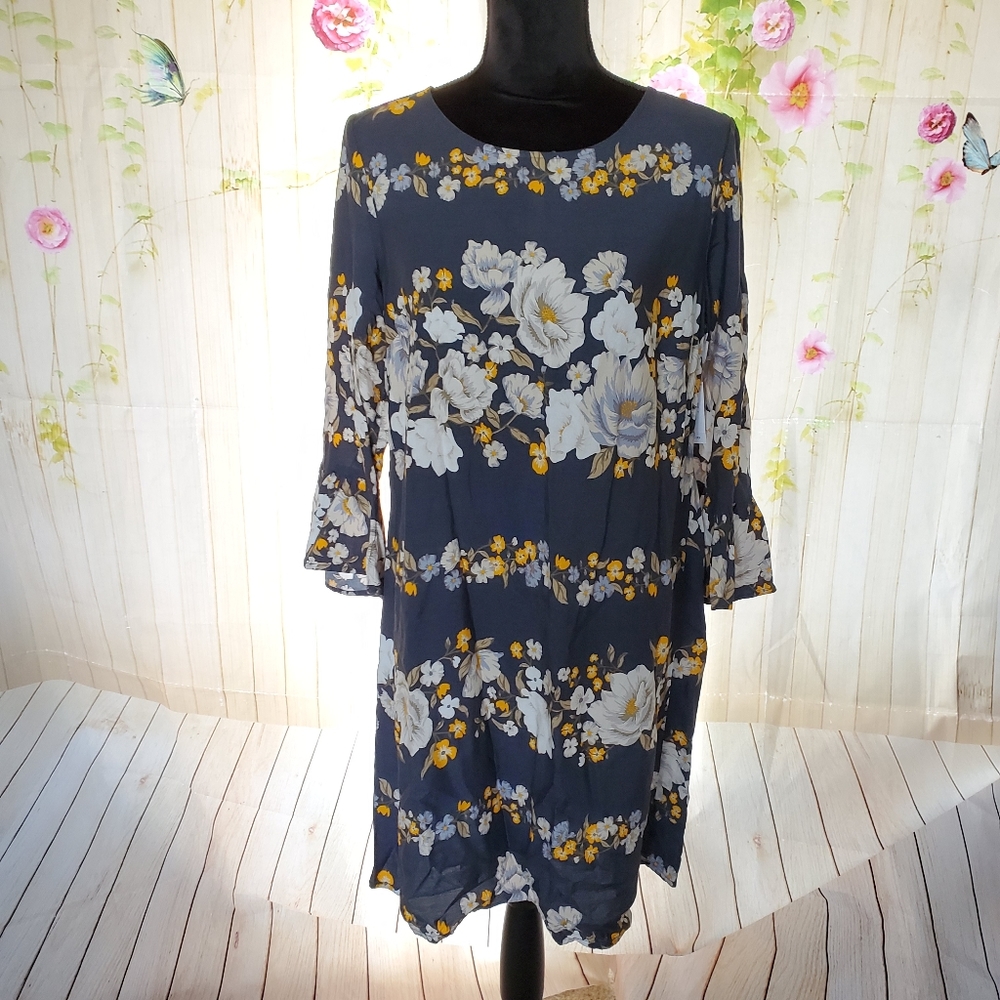 Old Navy gray floral dress bell sleeve 3/4… - Picture 2 of 7